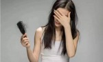 掉头发严重是什么原因女性？掉头发厉害几个实用小偏方或许你能用的上